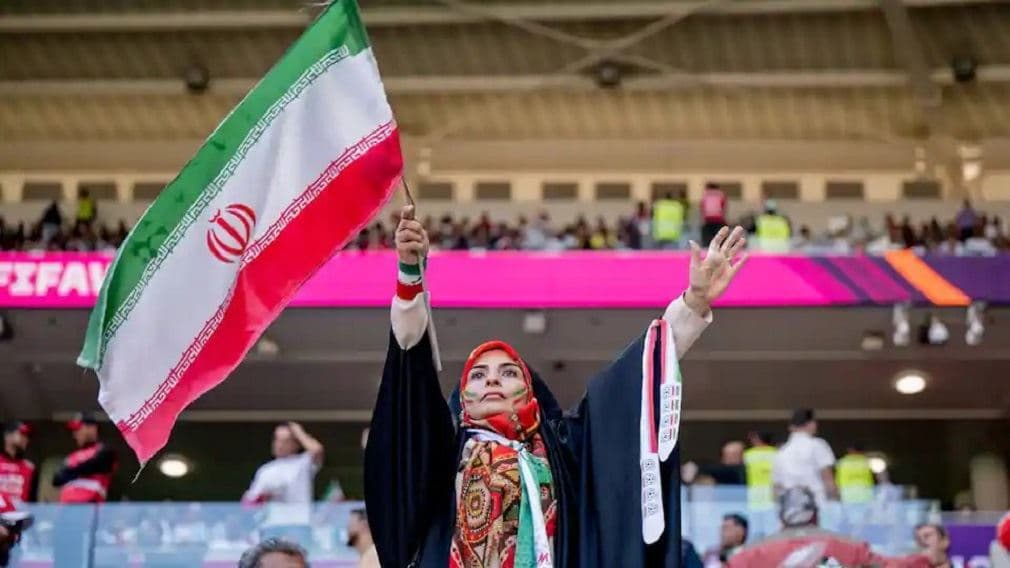 گزارش اس‌بی‌اس استرالیا از حذف الله از پرچم ایران توسط آمریکا