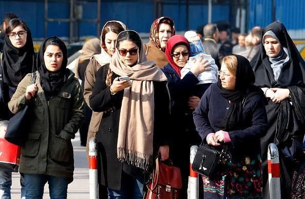 بازنگری مقررات سخت‌گیرانه حجاب در ایران، با هدف پایان دادن به اعتراضات   
