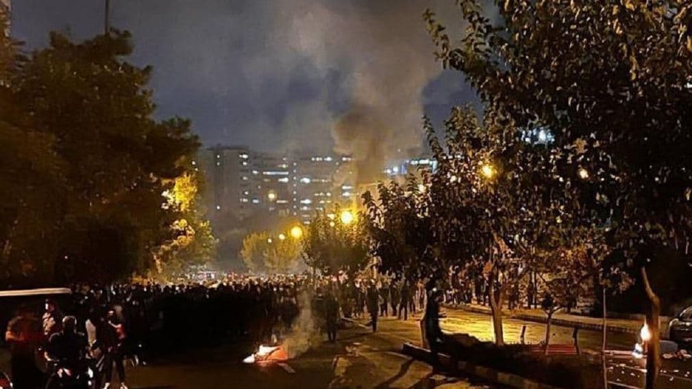 محکومیت 400 معترض ایرانی تا 10 سال حبس