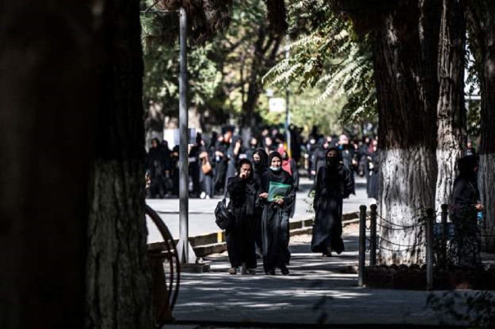 منع کامل تحصیل دختران در دانشگاه‌های افغانستان توسط طالبان 