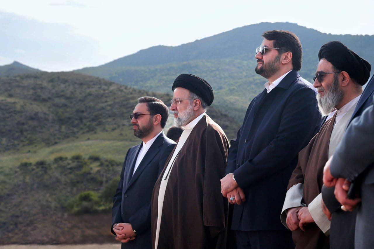 کشته شدن تمام افراد حاضر در هلیکوپتر رئیس‌جمهور ایران