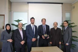 بازدید تیم اقتصادی سفارت استرالیا از بازار بورس تهران