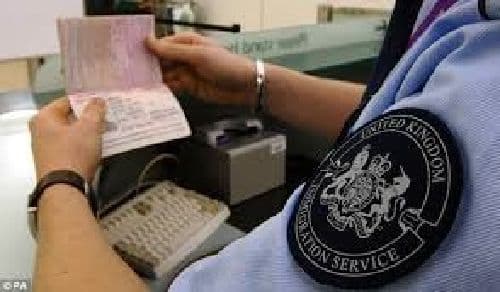 هنگام خروج از استرالیا در صورت مخدوش بودن پاسپورت ، مامورین امیگریشن می توانند شخص را بازداشت کنند /پاسخ به سئولات شنوندگان همراه با دکتر سیروس احمدی کارشناس مهاجرت