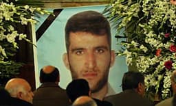 یکی از دو متهم به قتل "رضا براتی " در جزیره مانوس، از زندان فرار کرد