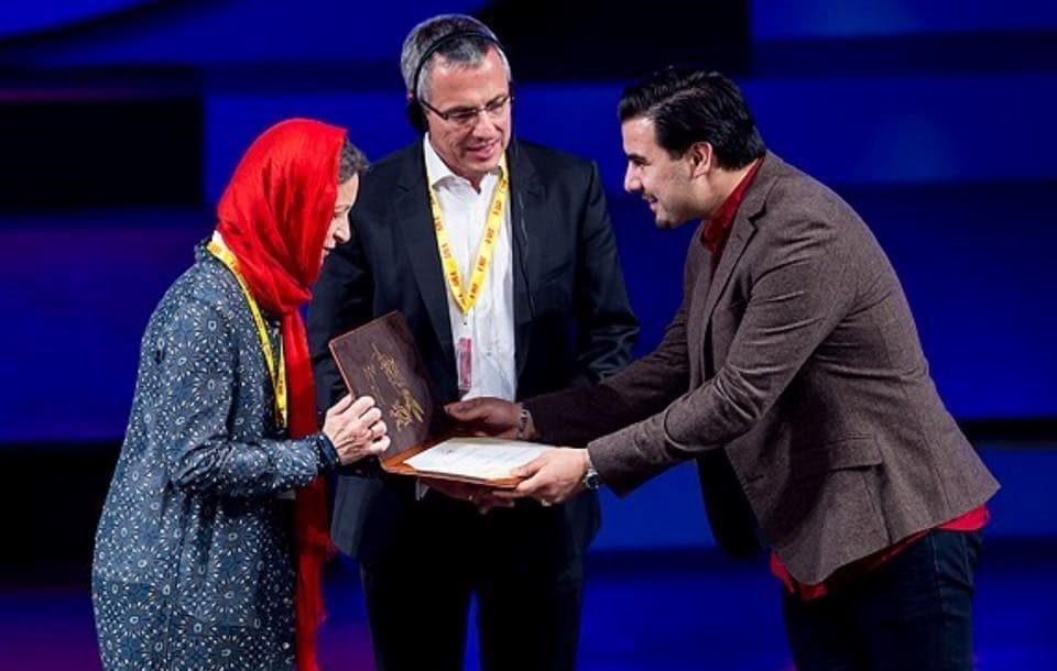 "استرالیا" من از ایران برای شما 2 جایزه و یک سیمرغ طلایی آوردم