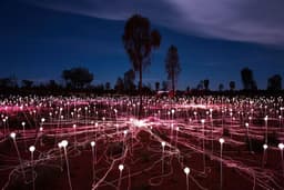 گردشگری استرالیا/الورو...شمال استرالیا ( Northern Territory..Uluru ) / زمین نورانی ( field of light Uluru )