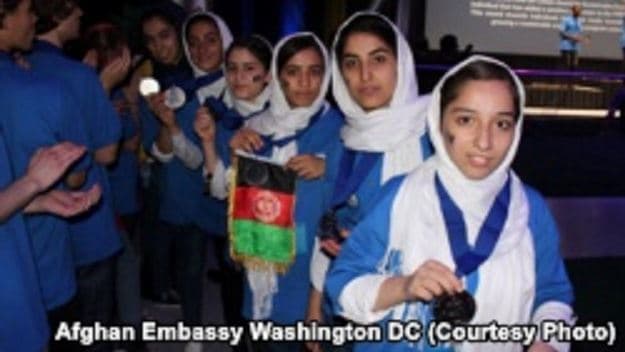 کسب مدال نقره توسط " دختران روبات ساز افغان "