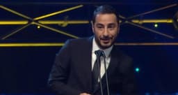  نوید محمدزاده جایزه سینمایی آسیاپاسیفیک 2017 در استرالیا را به زلزله زدگان ایران تقدیم کرد