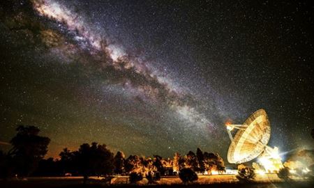بمب خبری استیون هاوکینگ برای یافتن فرازمینی ها،اینبار از تلسکوپ رادیویی پارکس استرالیا