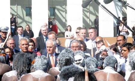 اعتراض بومیان استرالیایی مقابل پارلمان به خشونت‌های خانگی