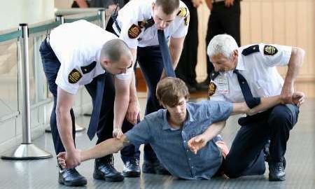 درگیری ده ها معترض سیاست های استرالیا با نیروهای امنیتی در پارلمان 