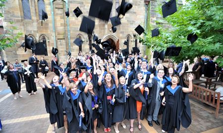 کمک هزینه و جایزه نقدی برای دانشگاه های پیشرو در استرالیا