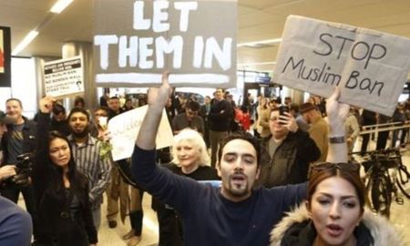 ترامپ  دستور دادگاه در مورد لغو منع  ورود شهروندان هفت کشور را "مضحک" خواند