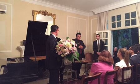 حضور نوازنده ایرانی - استرالیایی " کیومرث پیرگلو " در میهمانی سفیر استرالیا در ایران