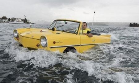 ورود یک اتومبیل در آبهای سواحل سیدنی استرالیا 