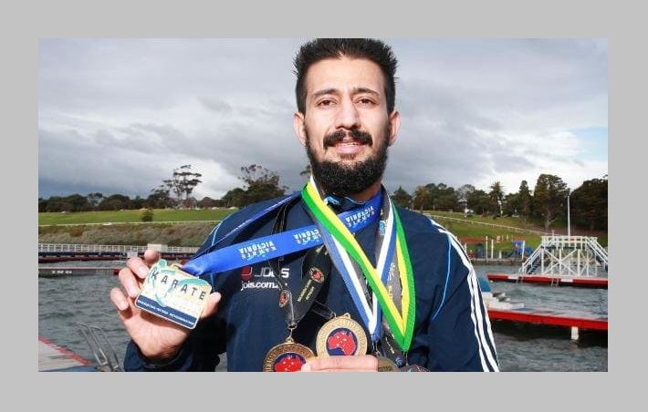 گفتگو با "همایون حاتمی" پناهجوی ایرانی که یکی از بالاترین نشان های شجاعت در استرالیا را دریافت نمود.  اوهمچنین یکی از قهرمانان رشته کاراته میباشد.  / رادیو نشاط...رضا سمامی