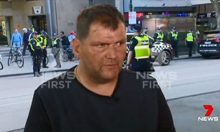 مهارش کردم ولی نتونستم از پا درش بیارم / روایت مرد ترولی از مواجهه با مهاجم خیابان بورک ملبورن