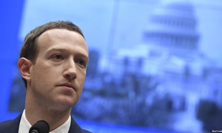 درخواست سرمایه‌گذاران فیس بوک از زاکربرگ" از ریاست این شرکت کناره‌گیری کن"