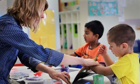 محققان استرالیا می گویند: کودکان مبتلا به اوتیسم می‌توانند در مهدهای عادی آموزش ببینند