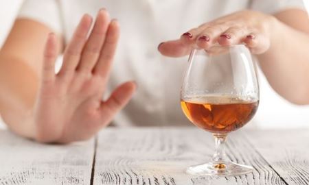هشدار محققان استرالیا : بانوان چاقی که مشروبات الکلی مصرف می کنند، مراقب سرطان سینه باشند