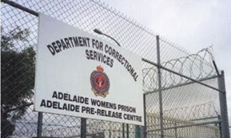 جدال یک زن ایرانی در زندان ادلاید استرالیا برای جلوگیری از استرداد به آمریکا