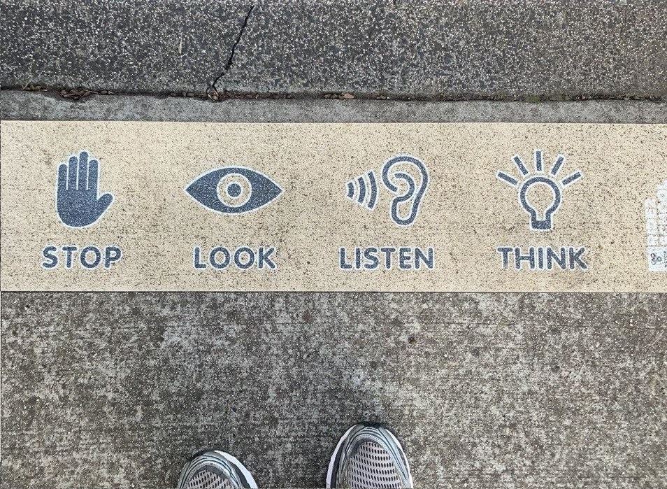 چالش چهار کلمهایی Stop ✋🏻, look 👀, listen 👂🏻, think 💡 چالش چهار کلمهایی Stop ✋🏻, look 👀, listen 👂🏻, think 💡