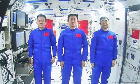 بازگشت فضانوردان چینی پس از ماموریت سه ماهه