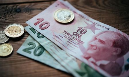 ادامه نوسانات ارزش لیره ترکیه در برابر دلار آمریکا