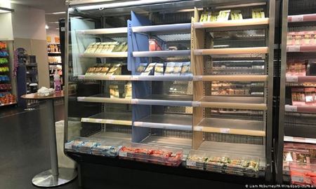 قفسه‌ خالی فروشگاه‌های بریتانیا پس از خروج از اتحادیه اروپا