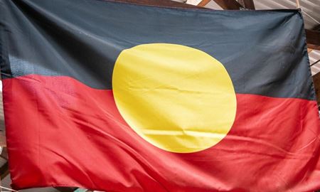 معامله 20 میلیون دلاری استرالیا برای دستیابی به کپی‌رایت پرچم بومیان