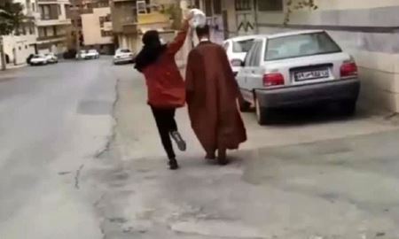 گزارش اس‌بی‌اس استرالیا از عمامه پرانی؛ شیوه جدید اعتراض مردم در ایران