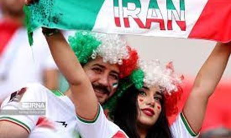 درگیری هواداران موافق و مخالف تیم ملی فوتبال ایران پیش از بازی با ولز