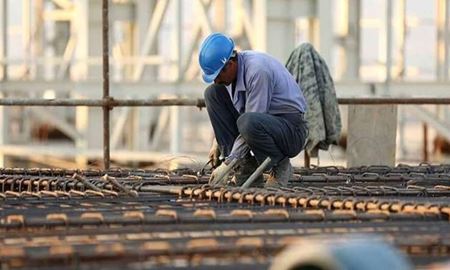 پیش بینی سقوط دوباره دستمزد کارگران ایرانی در سال 1402