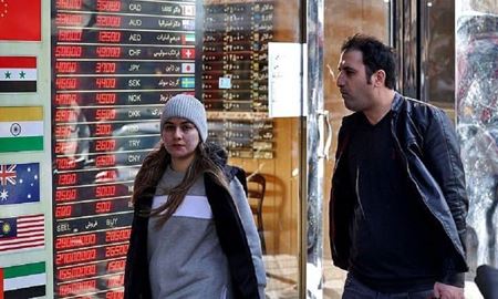نوسان شدید قیمت دلار در ایران؛ بازگشت از 60 هزار تومان