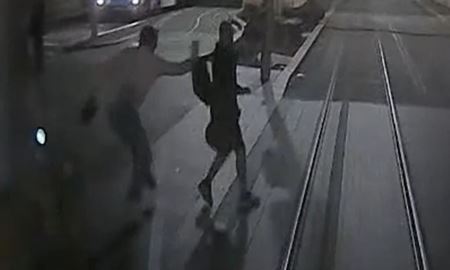 نجات معجزه‌آسا در سیدنی؛ رهگذری جان یک فرد را از برخورد با تراموا نجات داد