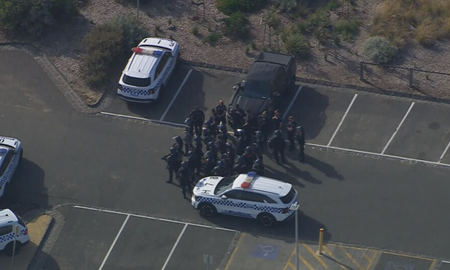 درگیری بی‌سابقه جوانان با پلیس در ساحل موردیالوک ملبورن